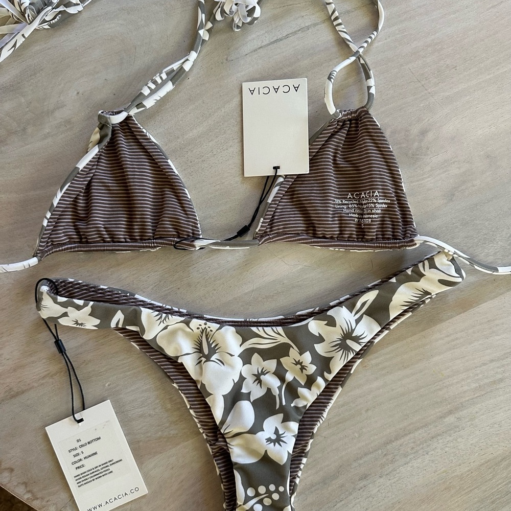 ✖️[SOLD]✖️ ACACIA SWIM - Picture 4 of 4